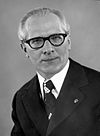 https://upload.wikimedia.org/wikipedia/commons/thumb/4/42/Bundesarchiv_Bild_183-R0518-182%2C_Erich_Honecker.jpg/100px-Bundesarchiv_Bild_183-R0518-182%2C_Erich_Honecker.jpg